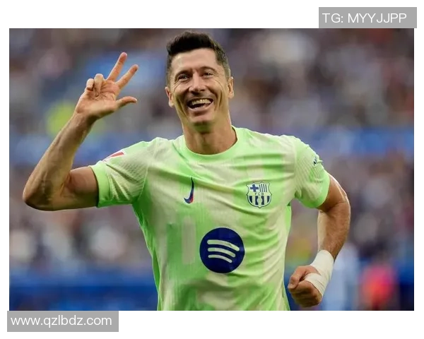 神锋也要让位？莱万巴萨生计迎转机，米兰趁机抛橄榄枝